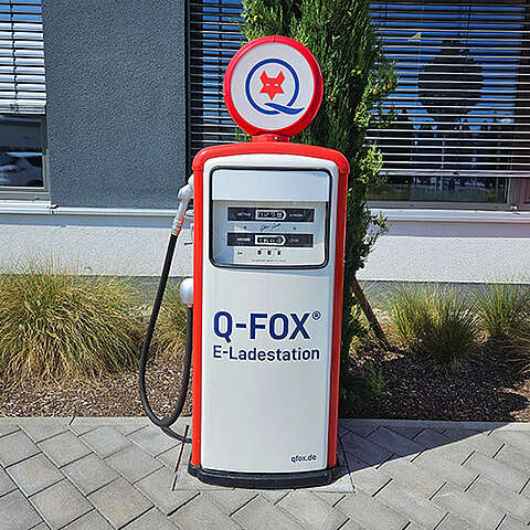 Q-FOX® E-Ladestation Foto der E-Ladestation auf dem Q-FOX® Campus in Appenweier