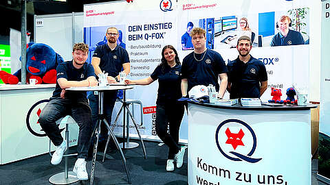 Veranstaltungen rund um die Ausbildung Bild vom Q-FOX® Messestand an der Berufsinfomesse in Offenburg